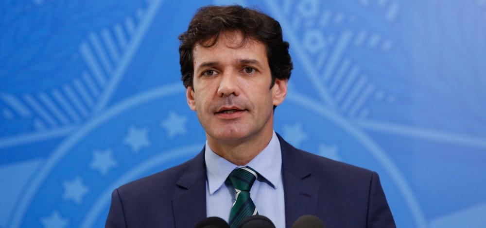 Ministro do Turismo é diagnosticado com Covid-19