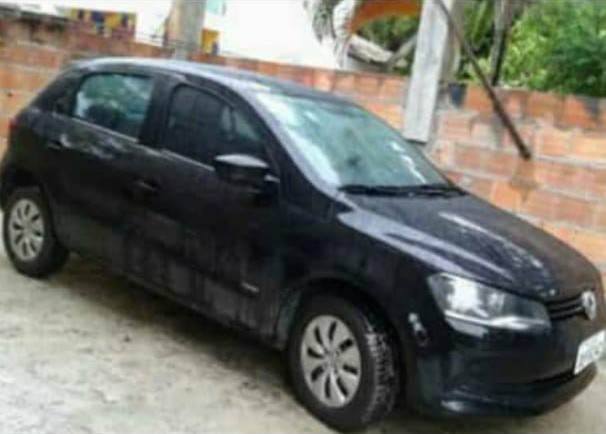 Criminosos invadem casa e roubam carro estacionado em garagem