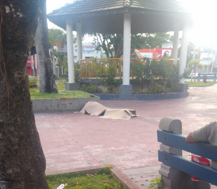 Homem é linchado na Praça ACM; acusado é preso pela PM
