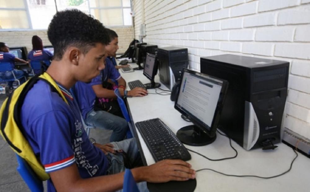 Escolas estaduais da Bahia agora podem ter internet de alta velocidade