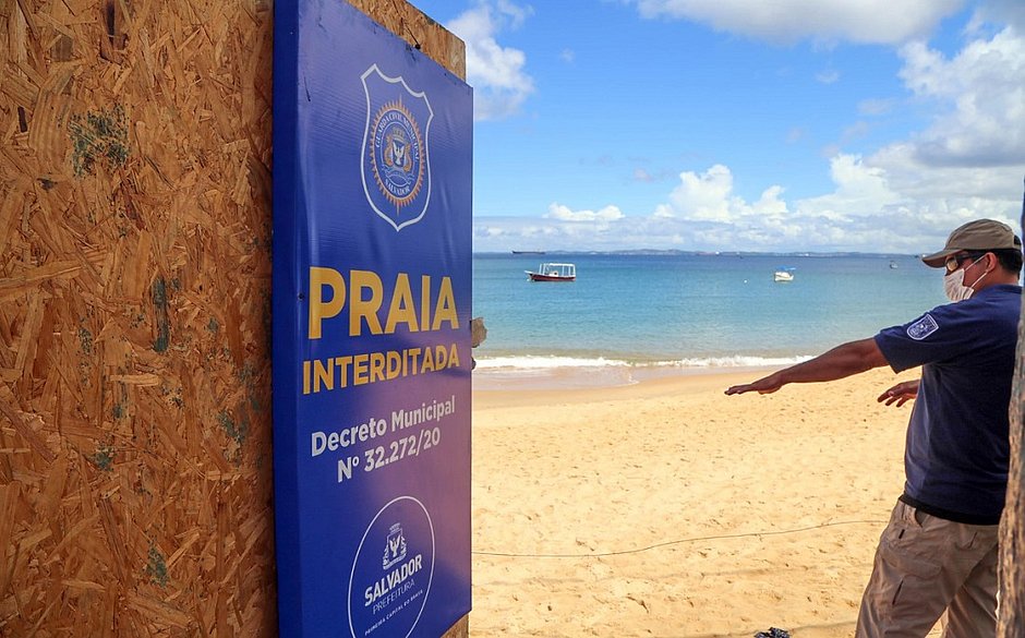 ACM Neto anuncia interdição de praias após desrespeito a decreto