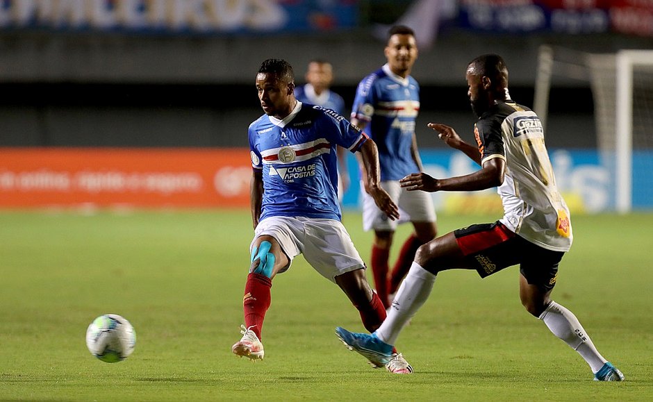 Bahia tem gol anulado no fim e perde para o Sport em Pituaçu