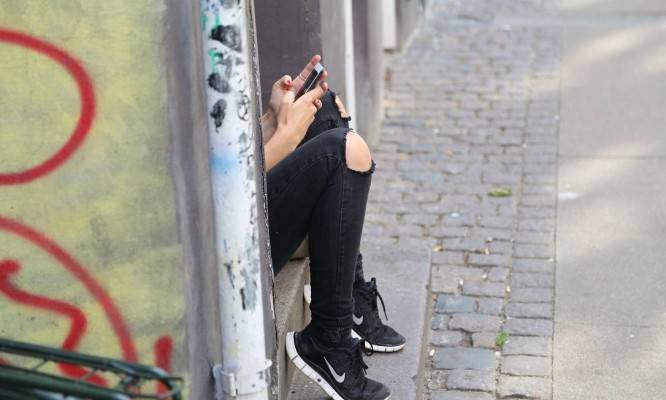 Estudo aponta que 77% das meninas e jovens brasileiras já sofreram assédio on-line