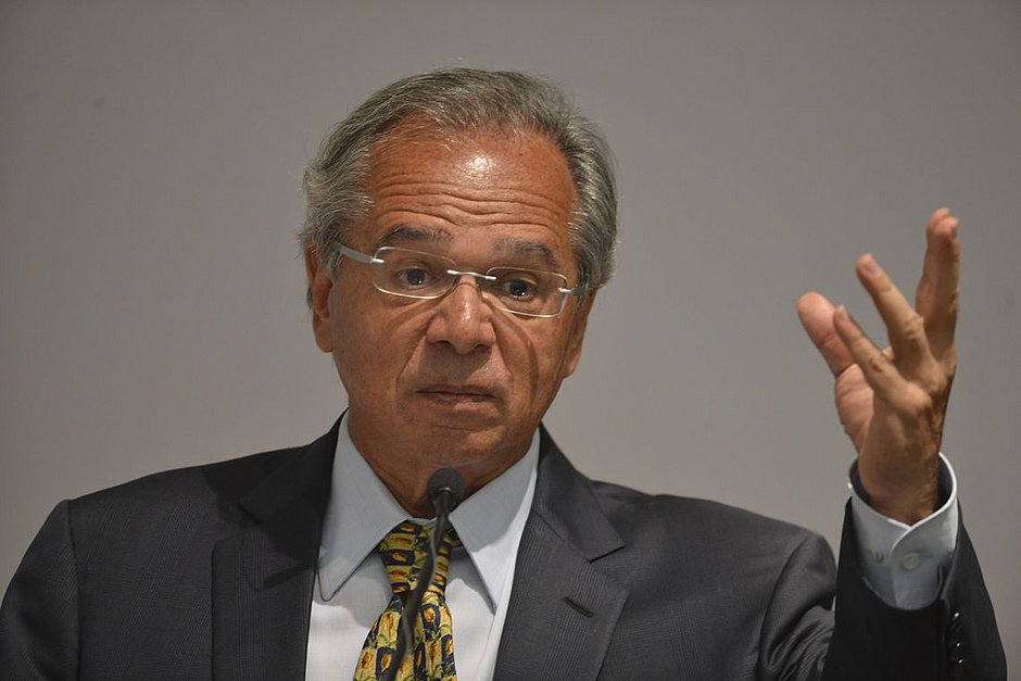 Guedes nega que auxílio emergencial será prorrogado