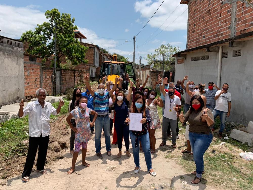 Prefeitura entrega ruas pavimentadas e assina nova ordem de serviço no Jardim Alvorada