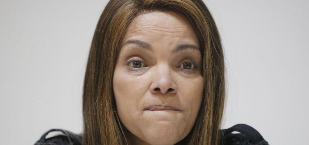 Flordelis faz 'live' e exibe tornozeleira eletrônica durante culto 