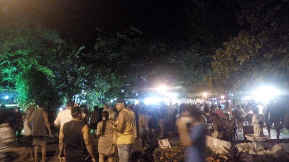 Estabelecimentos são multados após aglomerações durante feriado prolongado em Praia do Forte