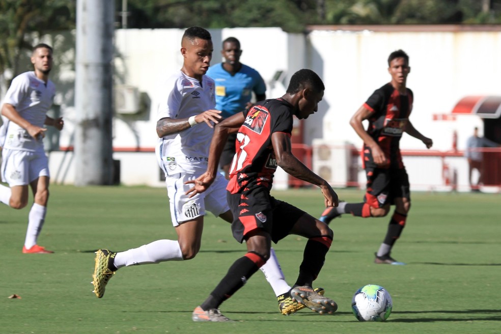 Atletas do sub-20 do Vitória estão com coronavírus