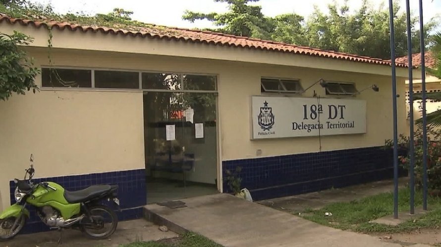 Homem é assassinado a facadas dentro de casa em Camaçari