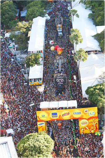 Em meio a pandemia, blocos e camarotes seguem vendendo abadás para carnaval 2021 em Salvador