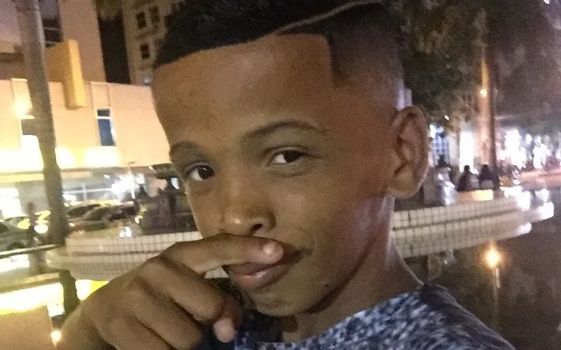 Kallebe, menino que criou bordão 'bigodin finin, cabelin na régua', morre afogado