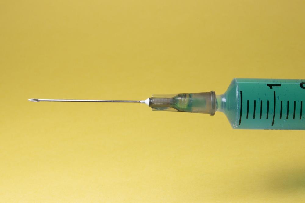 Vacina gera resposta imunológica tanto em jovens quanto idosos, diz AstraZeneca