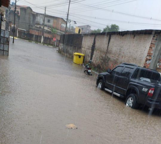 Chuva forte atinge Mata de São João e provoca alagamentos