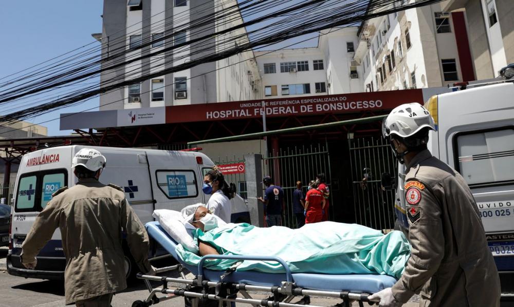Paciente com covid-19 morre durante transferência de hospital no Rio