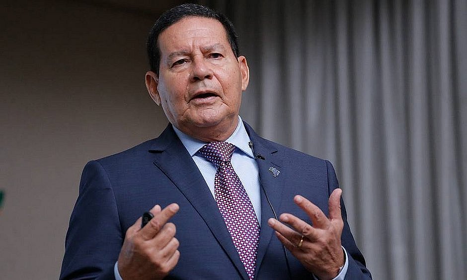 Governo não defende nova Constituição, afirma Mourão