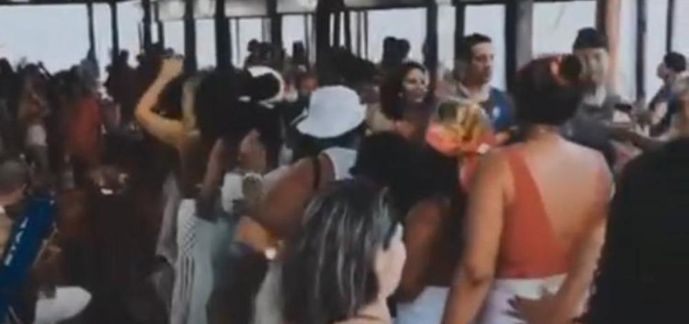 Restaurante descumpre medidas, cantor faz 'corda do caranguejo' e gera aglomeração