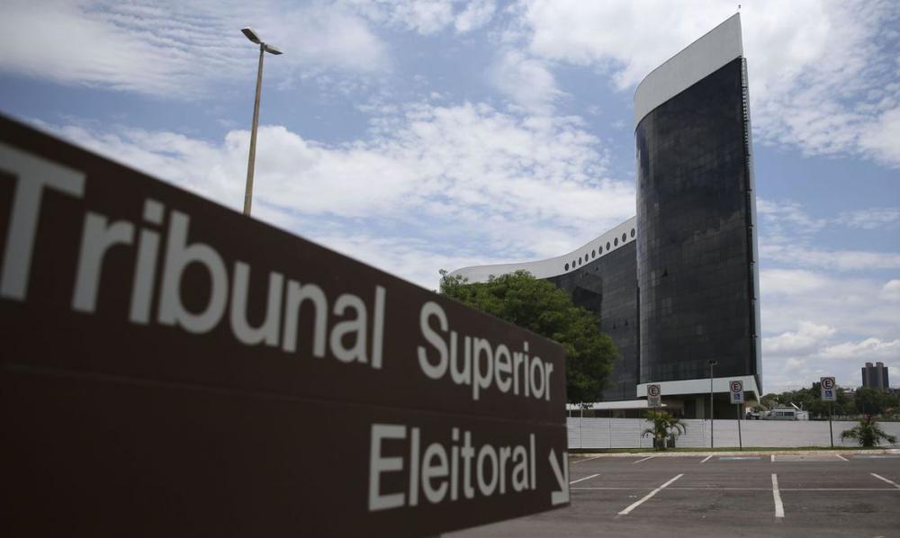 TSE orienta eleitor que contrair Covid-19 a partir desta terça a não ir votar