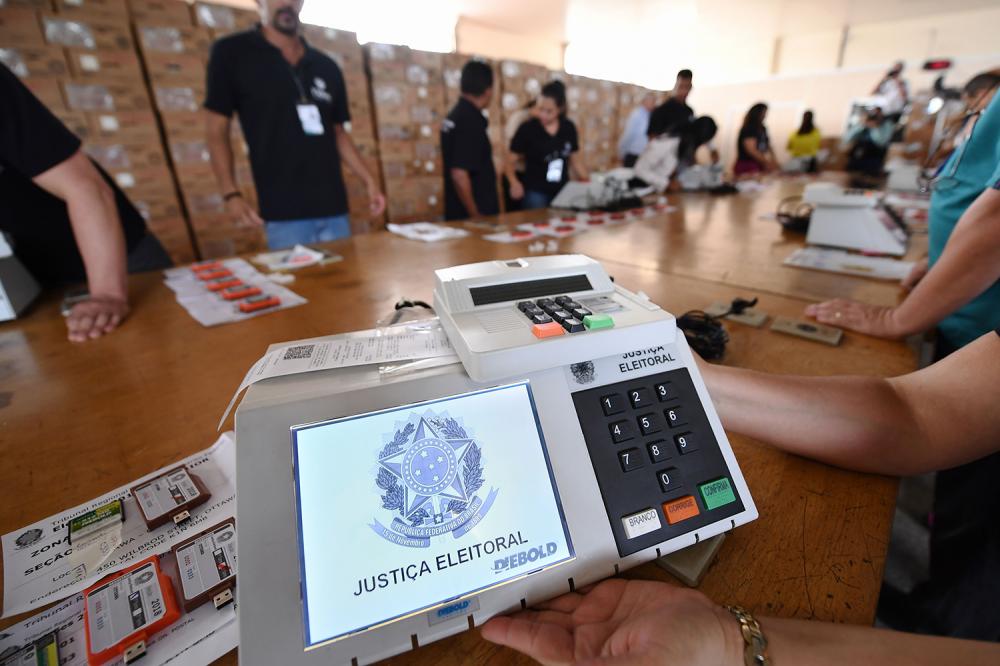 TRE inicia processo de inseminação e lacração das urnas na Bahia