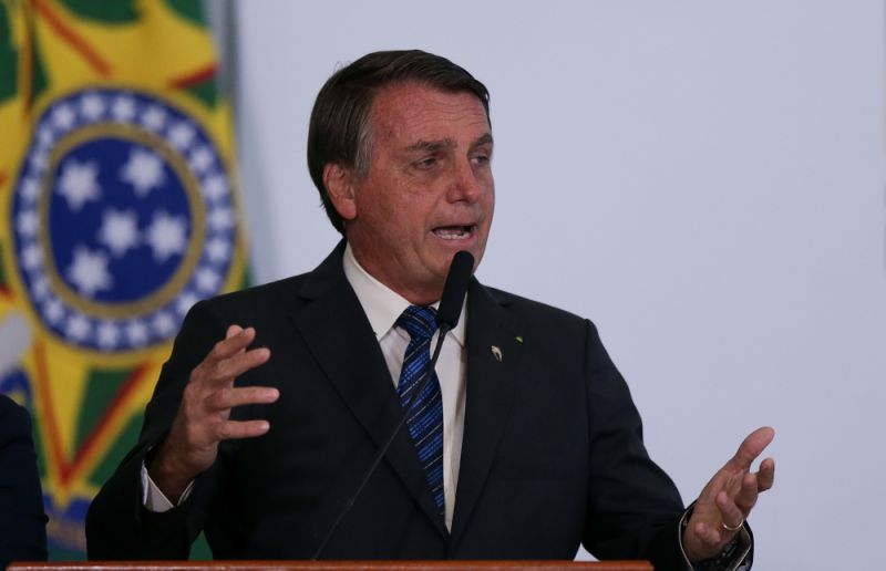 Bolsonaro recua e diz que pode comprar vacina chinesa Coronavac