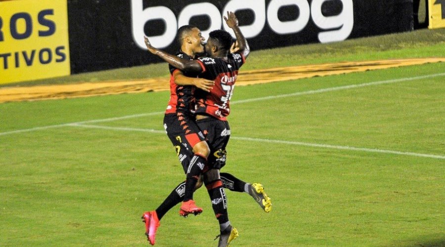Vitória volta a vencer na Série B e bate Figueirense no Barradão