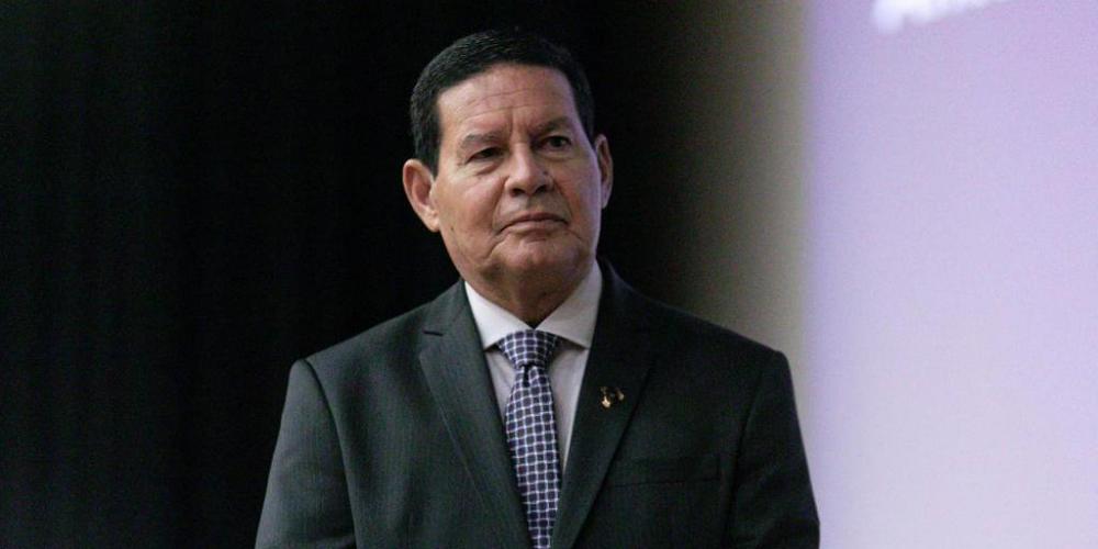Mourão reconhece vitória de Biden e se diz contra a politização dos militares