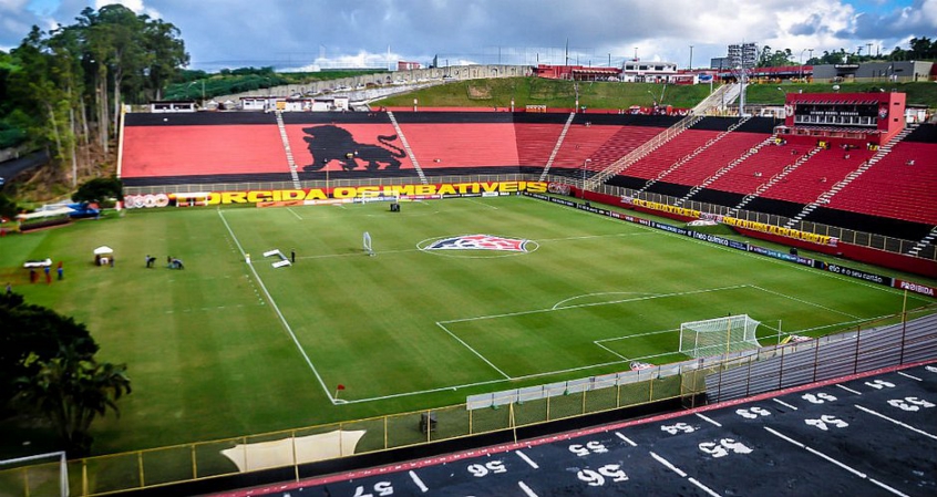 Para se afastar do Z-4, Vitória enfrenta a Ponte Preta no Barradão