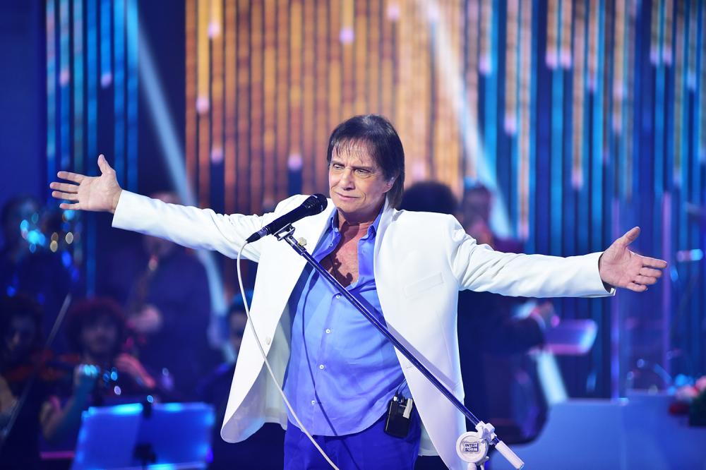 Roberto Carlos diz que partiu dele a decisão de cancelar especial de fim de ano