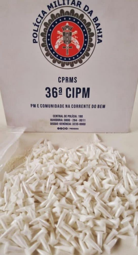 Polícia Militar apreende 500 embalagens de cocaína em Dias d'Ávila 