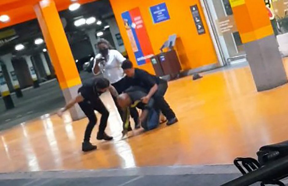 Homem negro é espancado e morto por segurança do Carrefour em Porto Alegre