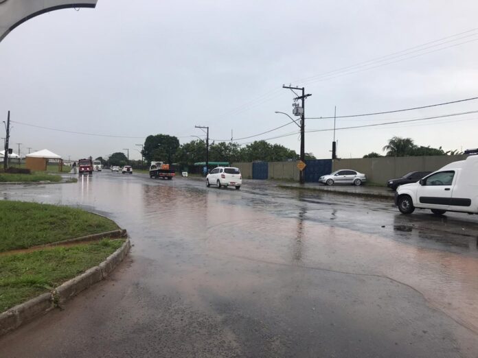 Forte chuva afeta mais de mil famílias em Camaçari, aponta Defesa Civil