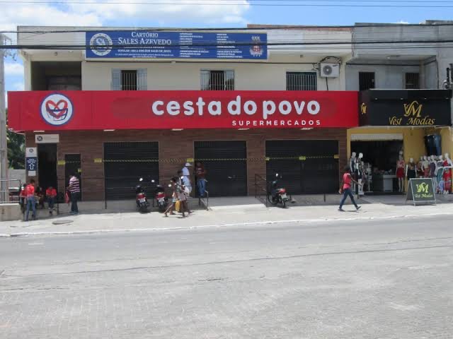 Homem é preso após invadir Cesta do Povo em Dias d’Ávila