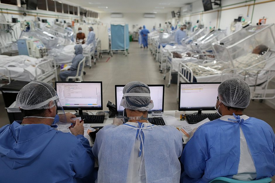 Vazamento de senha do ministério expõe dados de 16 milhões de pacientes de covid