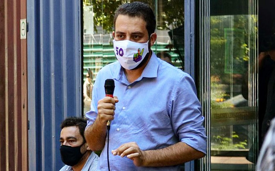 Na reta final de 2º turno, Guilherme Boulos é diagnosticado com covid-19