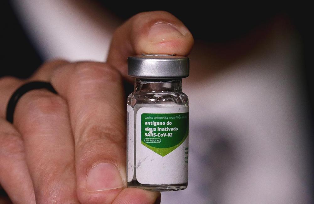 China deve autorizar venda de 600 milhões de doses de vacinas