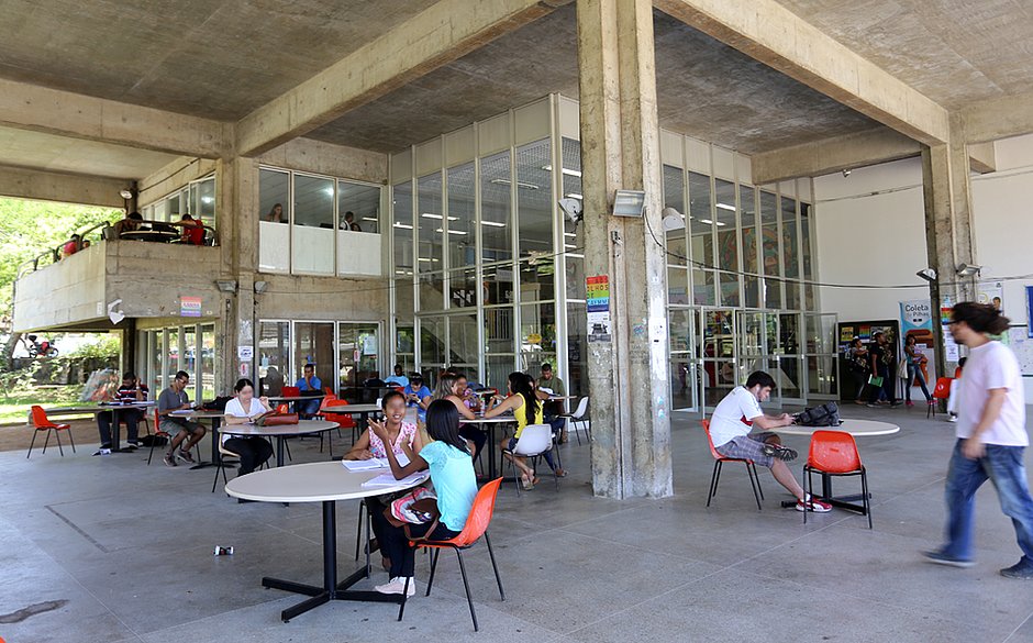 Diploma de ensino superior aumenta renda em 182%, mostra pesquisa
