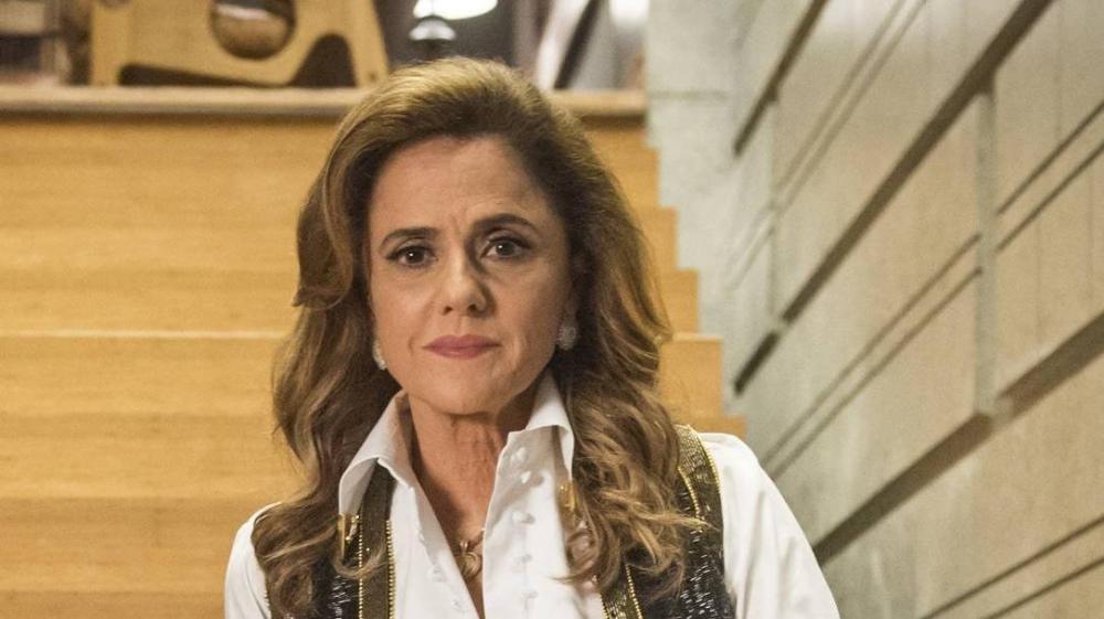 Após diagnóstico de covid, Marieta Severo é internada com pneumonia