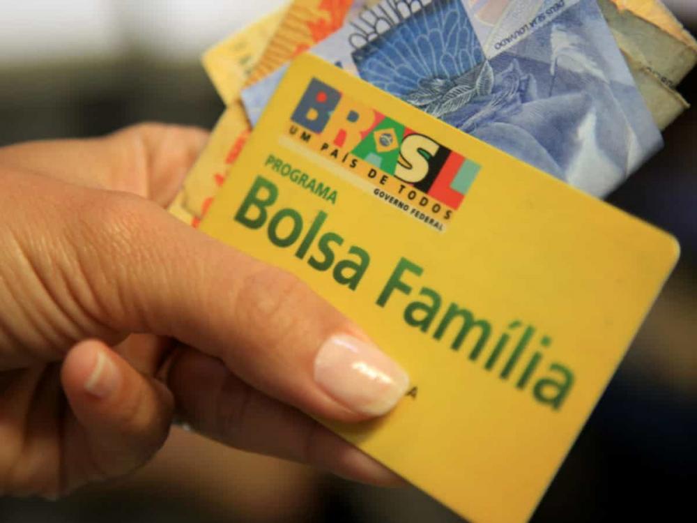 Projeto do Senado prevê substituir Bolsa Família por plano de redução da pobreza