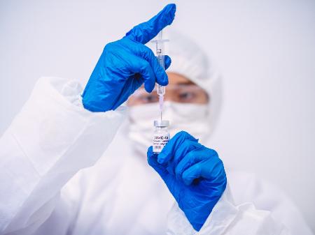 Vacina chinesa mostra eficácia de 86% na proteção contra covid-19