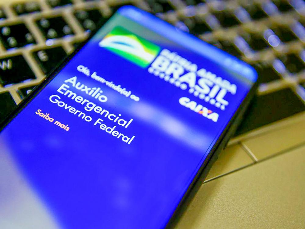 Caixa paga hoje auxílio para beneficiários nascidos em outubro