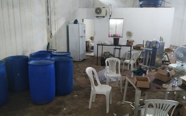 Preso homem apontado como dono de fábrica clandestina de álcool em gel de Cruz das Almas