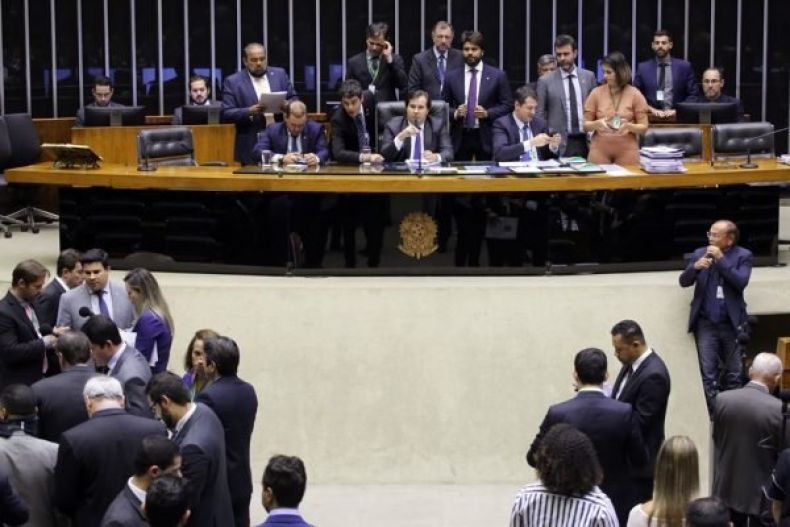 Câmara aprova texto-base de projeto que regulamenta o novo Fundeb