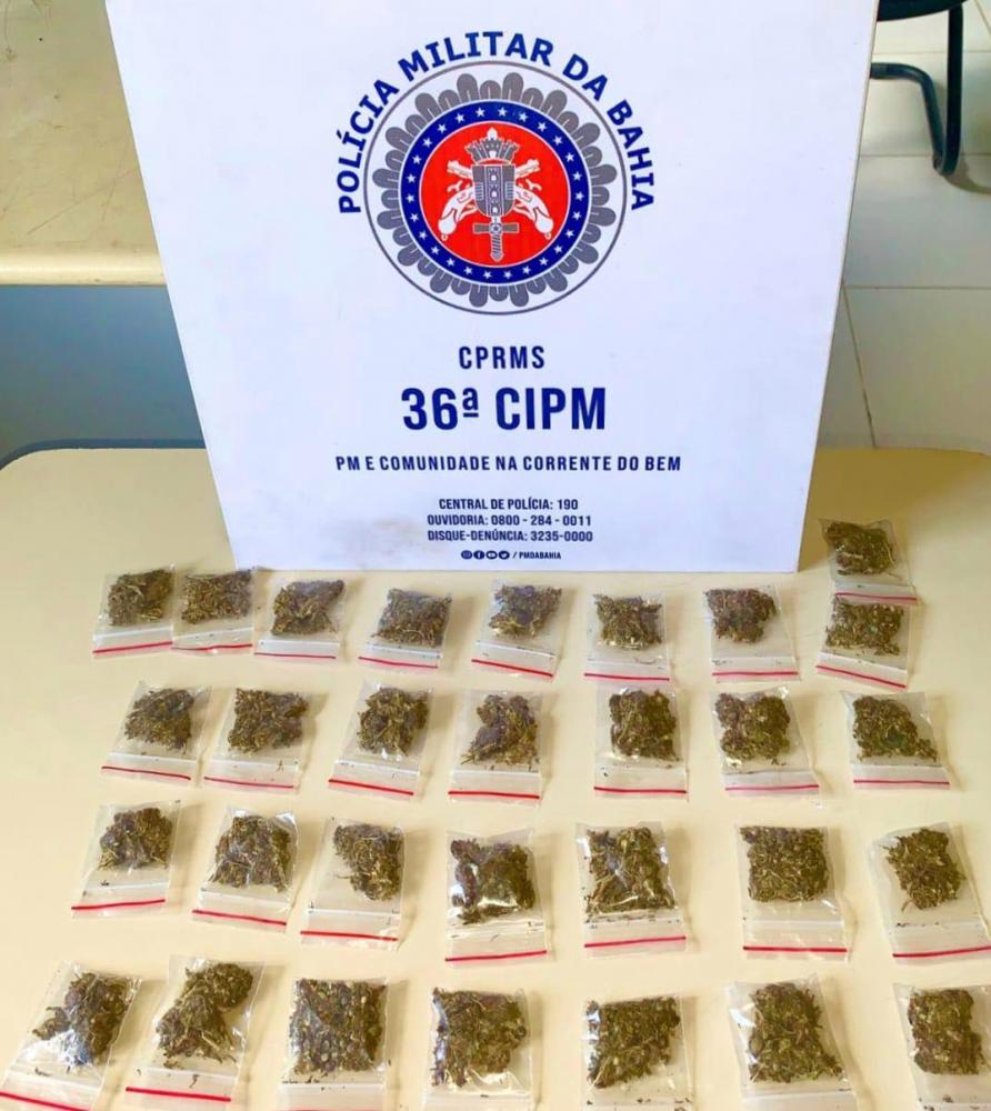 Sacola com droga é apreendida em operação policial em Dias d’Ávila
