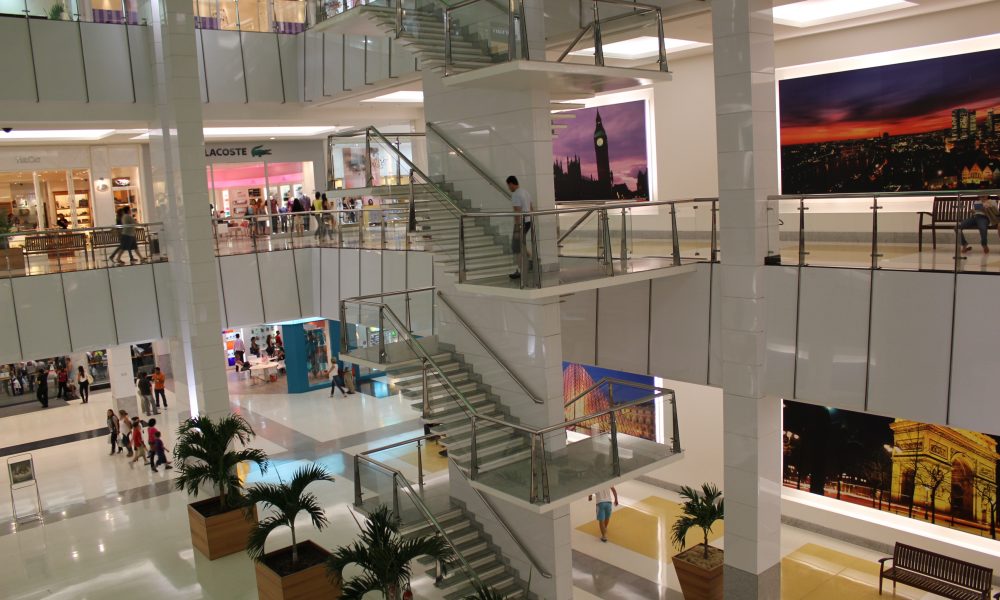 Prefeitura autoriza horário especial e 'virote' para Natal nos shoppings