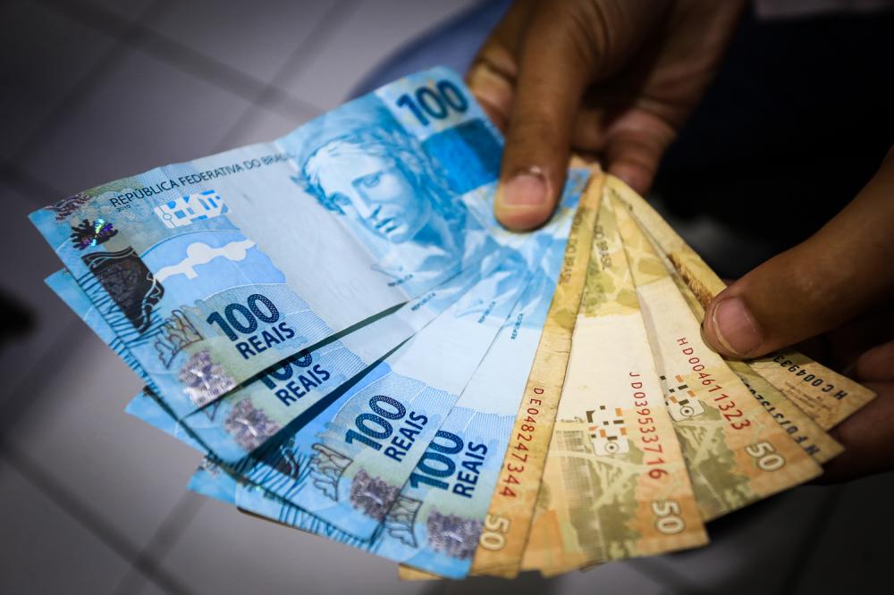Com o fim do auxílio, governo estuda antecipar 13º salário para aposentados