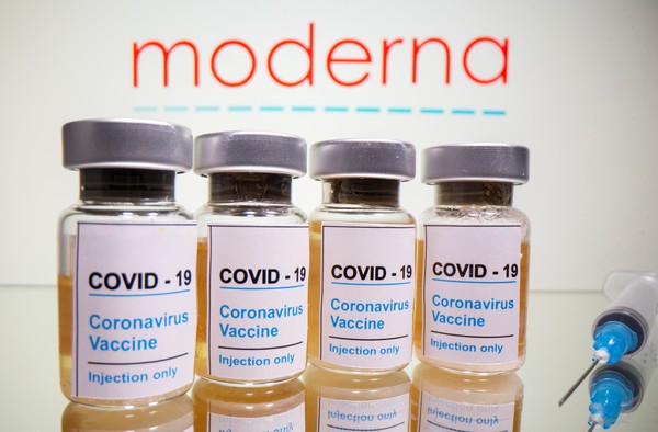 Vacina da Moderna não mostra 'problemas de segurança', afirma FDA
