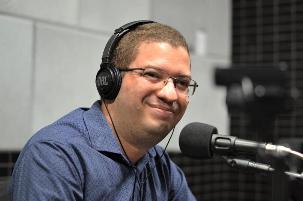 “80 mil cestas básicas já foram distribuídas em Mata de São João”, afirma Alex Carvalho