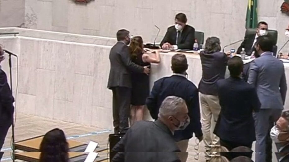 'Me sinto enojada', diz Isa Penna sobre assédio sexual de Fernando Cury