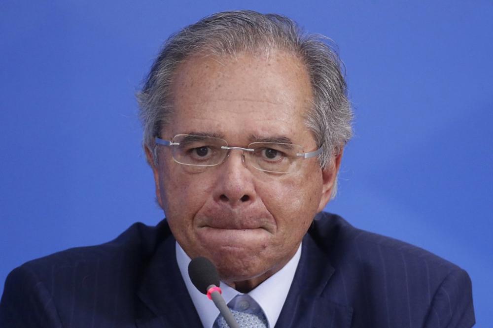 Guedes desmente Bolsonaro e diz que recomendou não conceder 13º do Bolsa Família este ano
