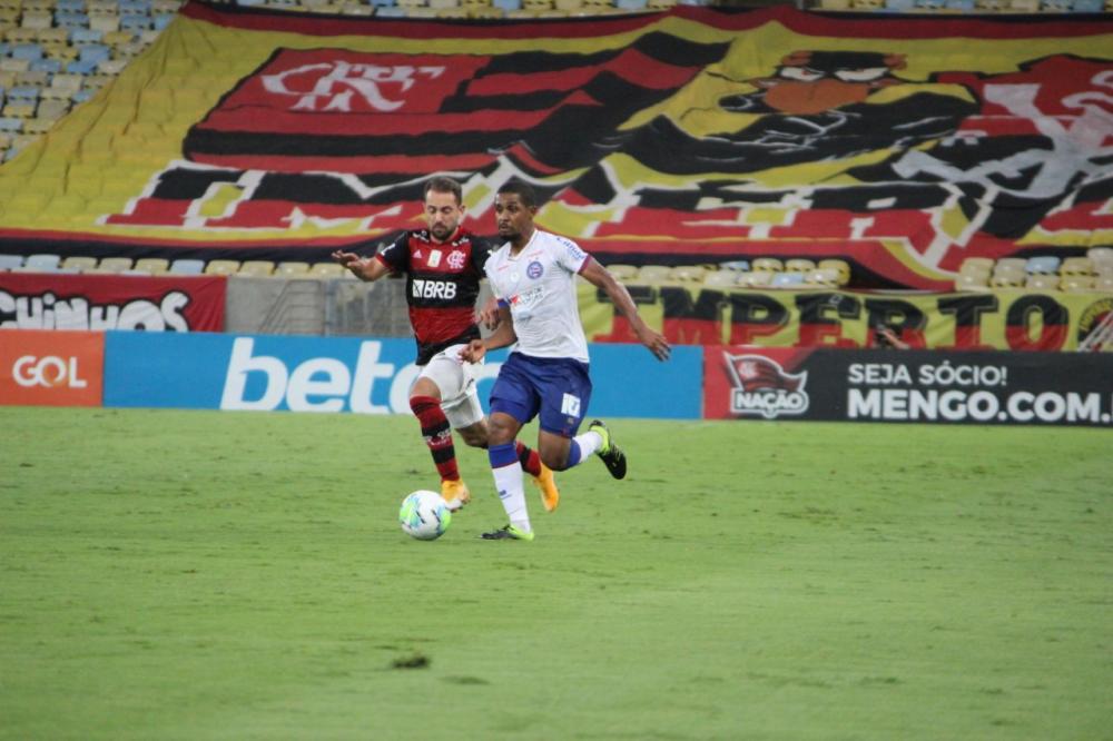 Em jogo de duas viradas, Bahia perde para o Flamengo no Maracanã