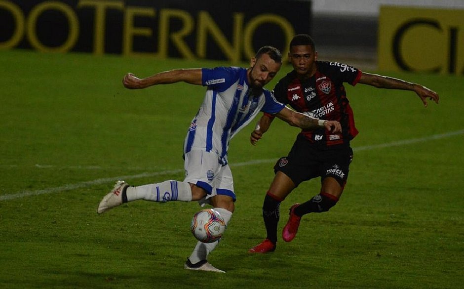 Vitória joga mal e perde pra o CSA no último jogo do ano